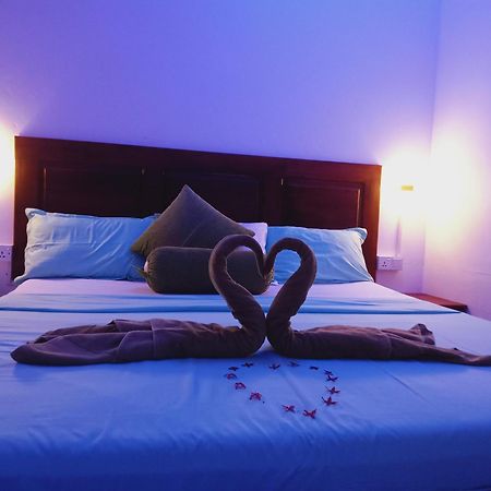 White Villa Hotel ตรินโคมาลี ภายนอก รูปภาพ