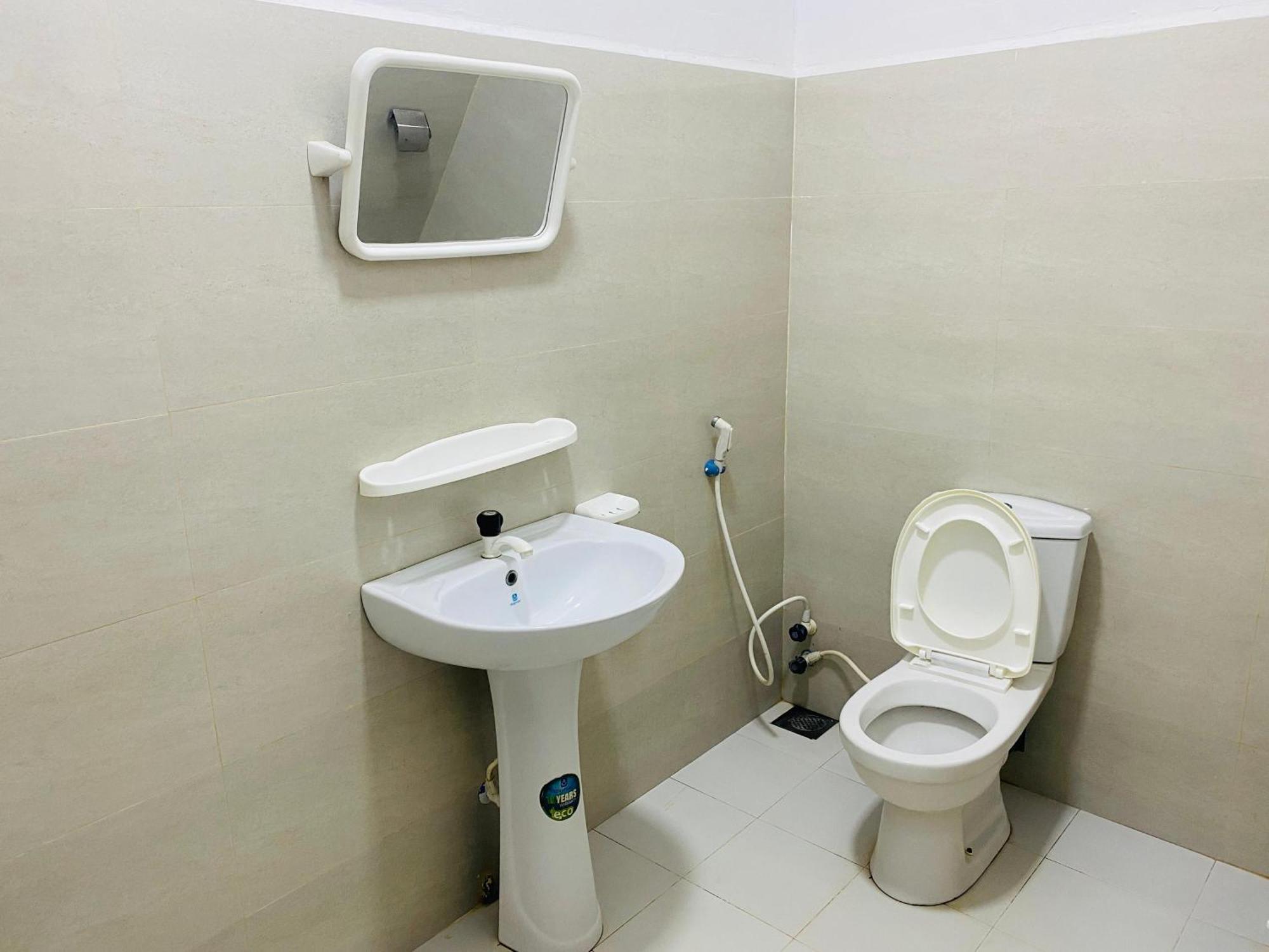 White Villa Hotel ตรินโคมาลี ภายนอก รูปภาพ