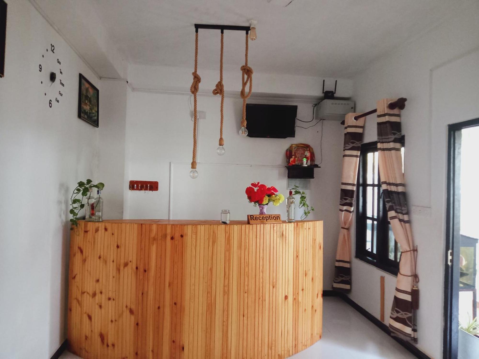 White Villa Hotel ตรินโคมาลี ภายนอก รูปภาพ